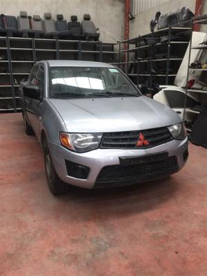 Mitsubishi L200 Dizel Hurda Belgeli Komple Satlktr.stenilen Malzemeye Gre Para Parada Satlabilir.Para Katalou Sol st Kategorilerdedir